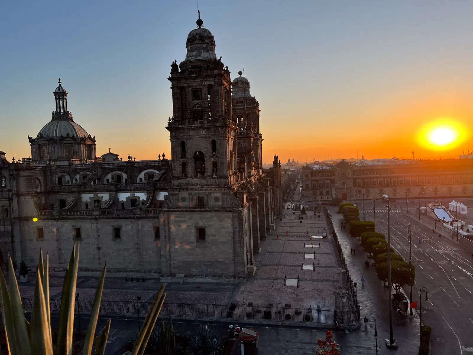 Sunrise, Plaza Mayor